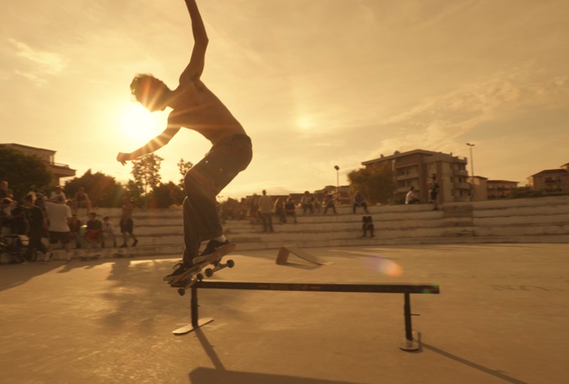 SKATE IN FOG